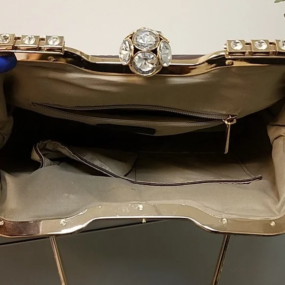 Beautiful Handbag Purse - Picture 6 of 7